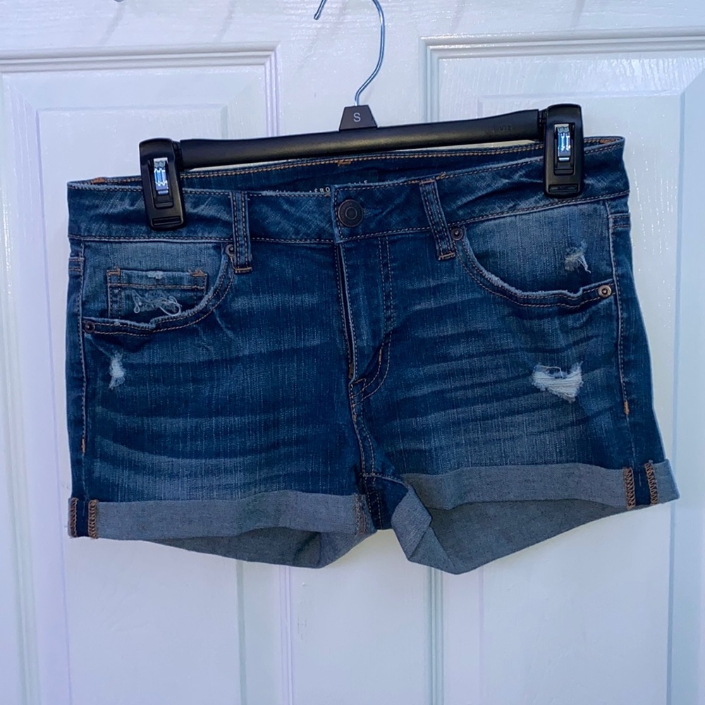 Aeropostale low-rise shortie shorts; size 6